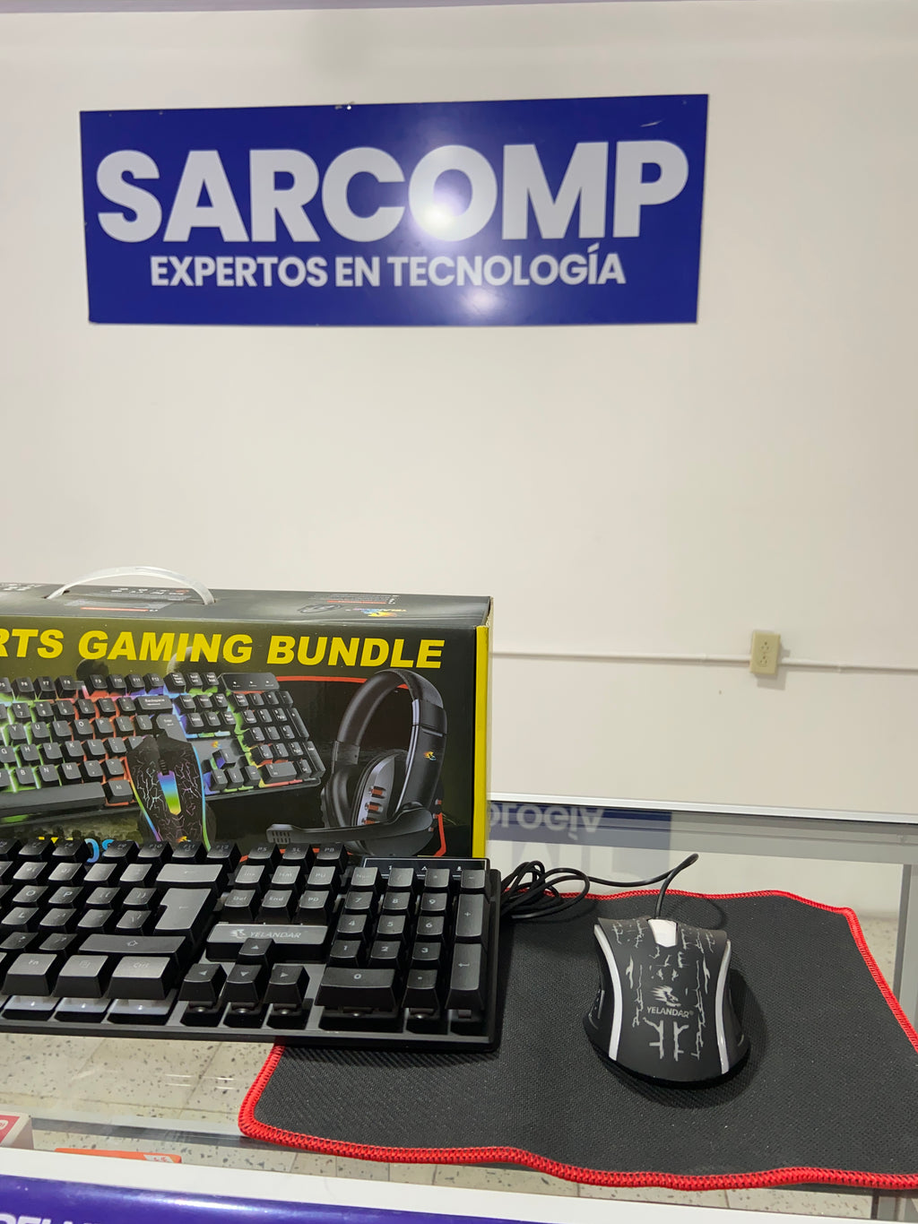 Game Punk|Paquete de 4 piezas para juegos de PC con teclado RGB, mouse LED para juegos, alfombrilla de mouse y auriculares iluminados con micrófono, accesorios ergonómicos para jugadores para PC, PS4, PS5 y Xbox.