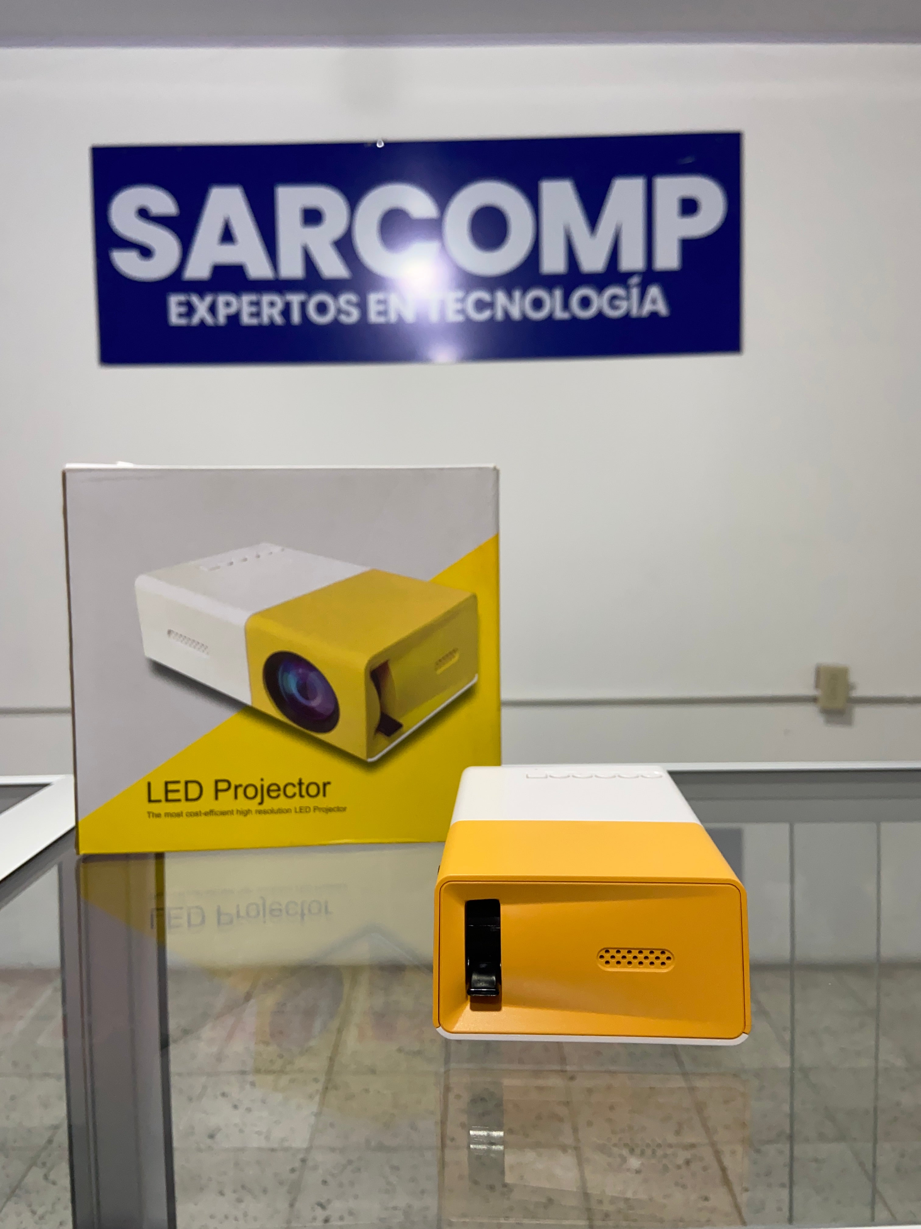 Proyector Portátil Multimedia/LED/1080P/Con Control Remoto.