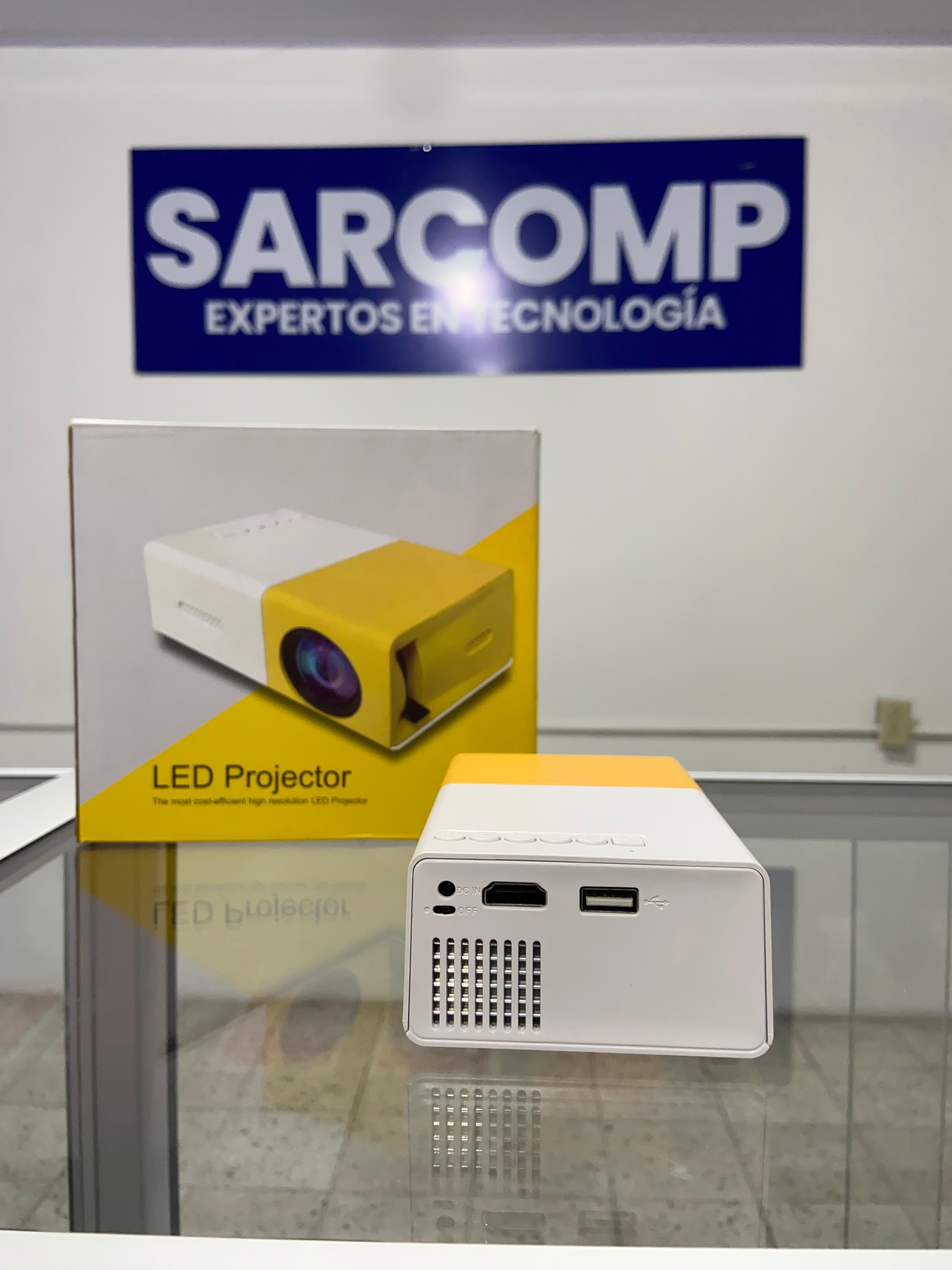 Proyector Portátil Multimedia/LED/1080P/Con Control Remoto.