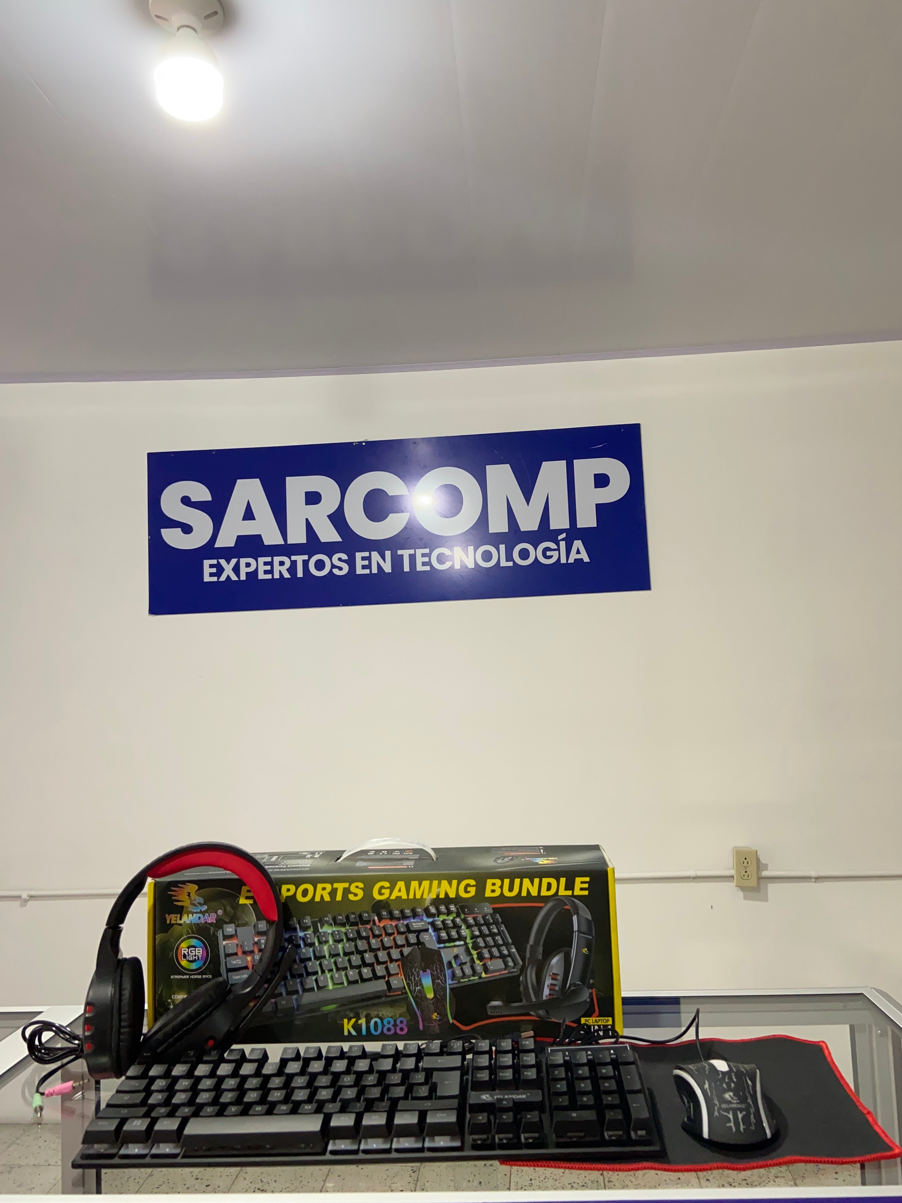 Game Punk|Paquete de 4 piezas para juegos de PC con teclado RGB, mouse LED para juegos, alfombrilla de mouse y auriculares iluminados con micrófono, accesorios ergonómicos para jugadores para PC, PS4, PS5 y Xbox.