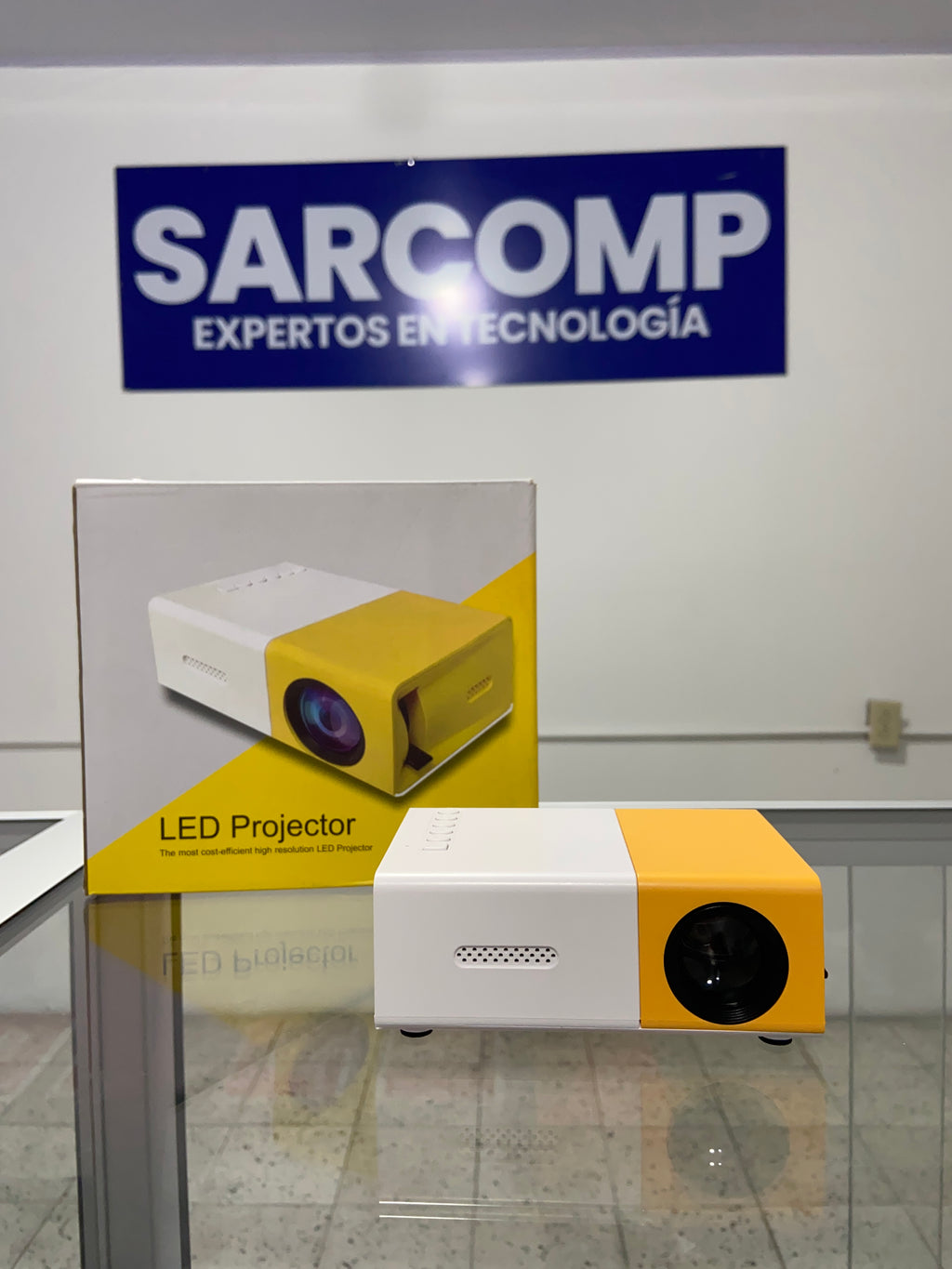 Proyector Portátil Multimedia/LED/1080P/Con Control Remoto.